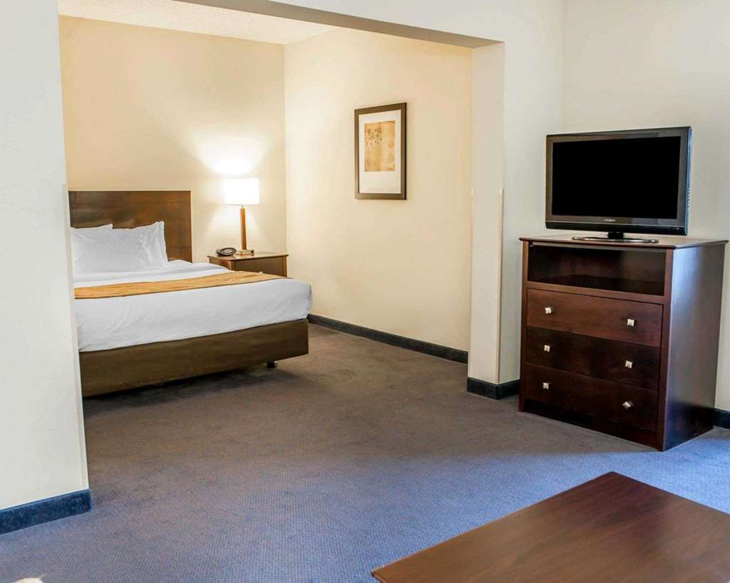 Comfort Wayne - Southwest Hotel